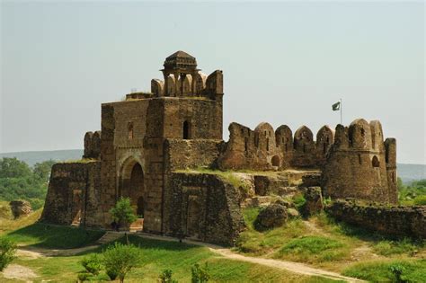 De Rohtas Fort: Een imposante burcht met een rijke geschiedenis!