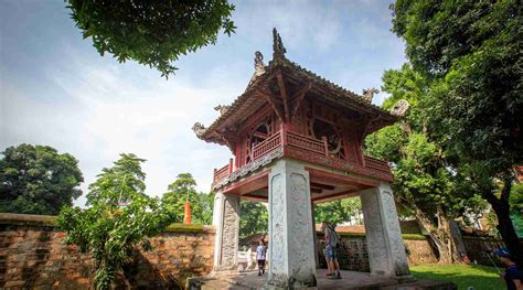 De Tempel van Literatuur: Een Vredelievende Oase Amidst het Chaos van Hanoi!